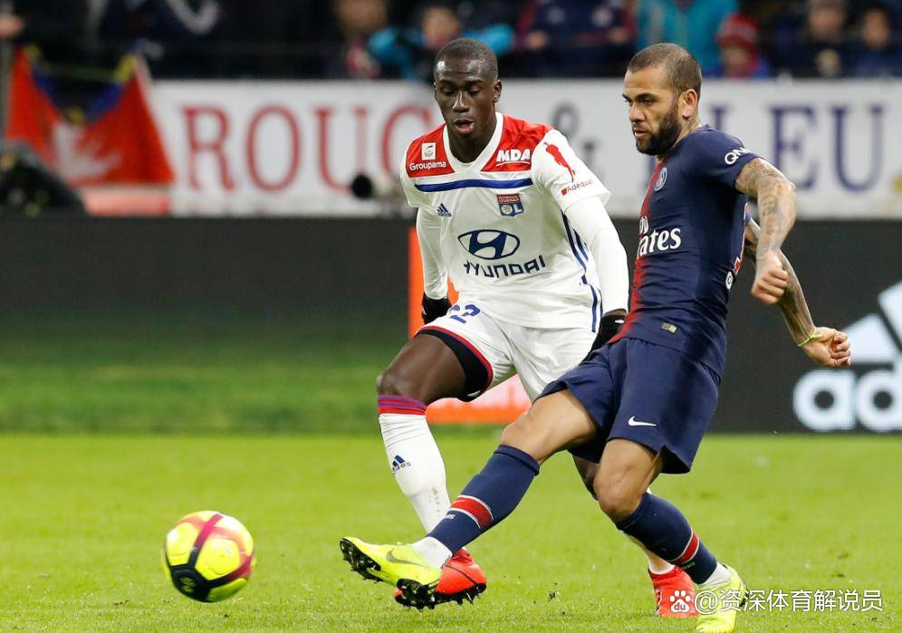 法甲消息！杜库雷自摆乌龙+染红！莫雷拉绝杀！里昂2-1力克白堡！